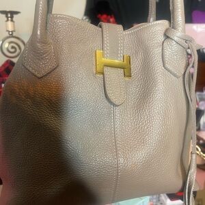 Hampton Genuine Leather Tan Shoulder Bag. EUC